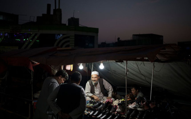 Kabul đối mặt tình trạng mất điện do Taliban không có tiền trả