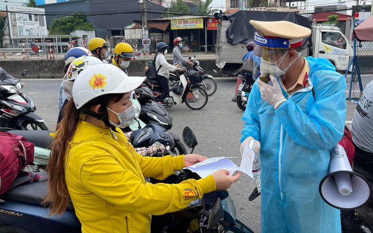 Đi lại giữa TP.HCM và 4 tỉnh: Đồng Nai chưa cho người lao động đi làm bằng xe cá nhân