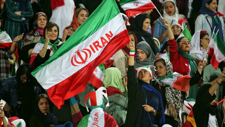 Iran cho phép phụ nữ vào sân xem trận gặp Hàn Quốc ở vòng loại World Cup - Ảnh 1.