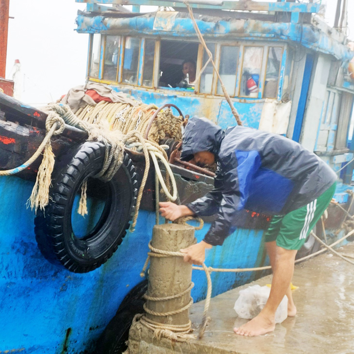 Quảng Nam: Miền núi yêu cầu sơ tán dân, suối bắt đầu chảy xiết - Ảnh 1.