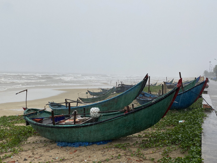 Quảng Nam: Miền núi yêu cầu sơ tán dân, suối bắt đầu chảy xiết - Ảnh 8.