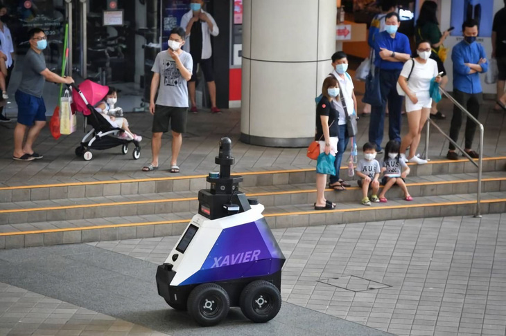 Singapore đưa robot cảnh sát vào hoạt động - Ảnh 1.