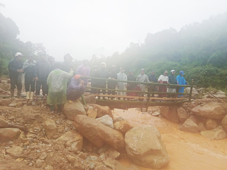 Quảng Nam: Miền núi yêu cầu sơ tán dân, suối bắt đầu chảy xiết - Ảnh 6.