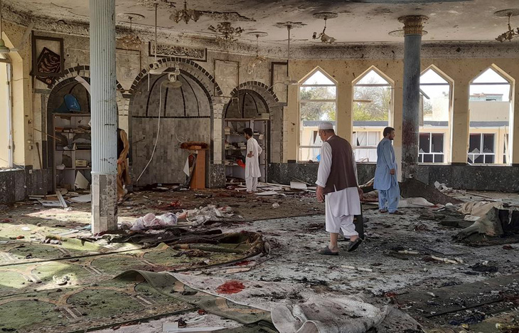 Nổ lớn tại nhà thờ Hồi giáo ở Afghanistan, nhiều người thương vong - Ảnh 2.
