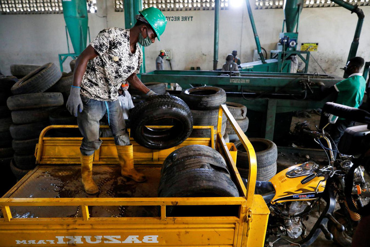 Vàng đen mới ở Nigeria: Lốp xe hơi đã qua sử dụng - Ảnh 1.