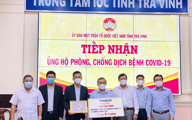 THACO trao tặng Trà Vinh 1.000 smart tivi dùng cho việc dạy và học trực tuyến