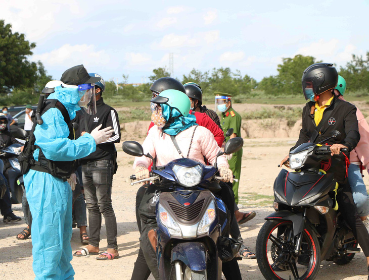 Ninh Thuận không xử phạt người đi xe máy về quê - Ảnh 1.
