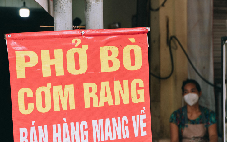 Hà Nội: Hàng quán tại quận Đống Đa chỉ được bán mang về từ trưa 13-12