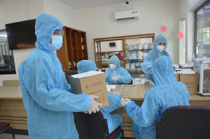 Tưởng niệm nạn nhân COVID-19: Cất tiếng chuông để nhớ mãi mãi...! - Ảnh 2.