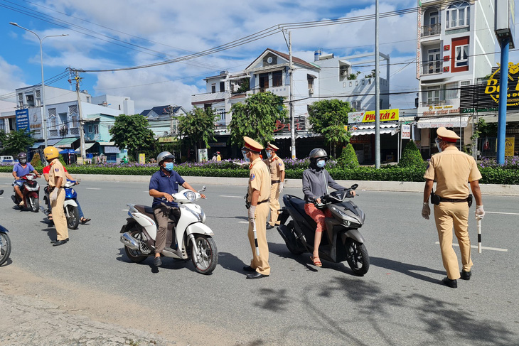 Cần Thơ: Chung tay đảm bảo trật tự, an toàn giao thông và phòng chống dịch bệnh COVID-19 - Ảnh 1.