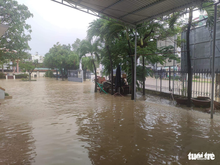 Khánh Hòa mưa lớn gây ngập, sạt lở nhiều nơi - Ảnh 6.