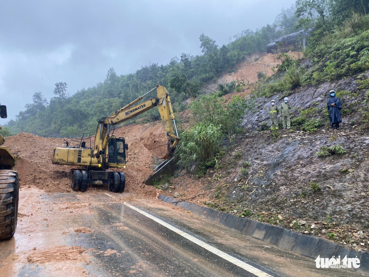 Khánh Hòa mưa lớn gây ngập, sạt lở nhiều nơi - Ảnh 7.