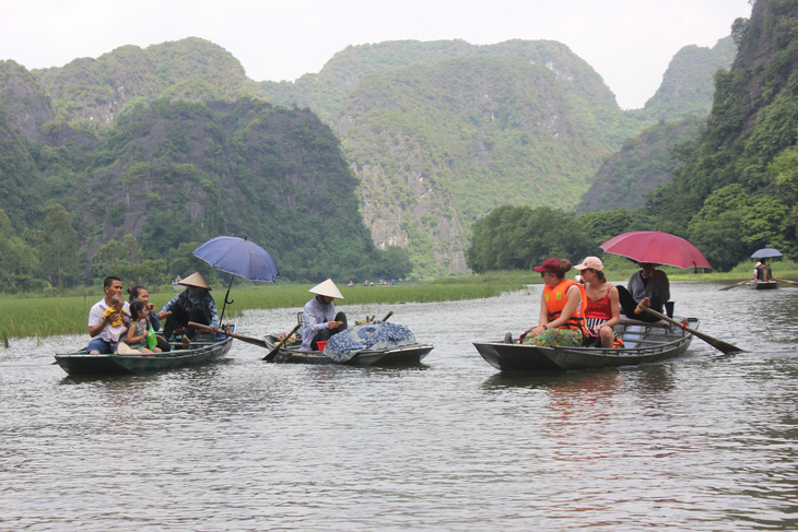 Mở cửa du lịch, chỉ đón khách quốc tế vào, chưa đưa khách Việt đi vì không có đường về - Ảnh 1.