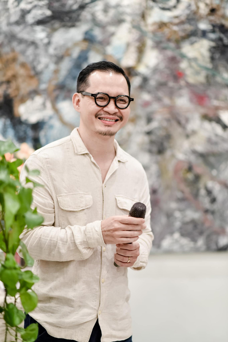 Khám phá thế giới nghệ thuật của họa sĩ Tạ Huy Long tại Xưởng thứ bảy - Ảnh 2.