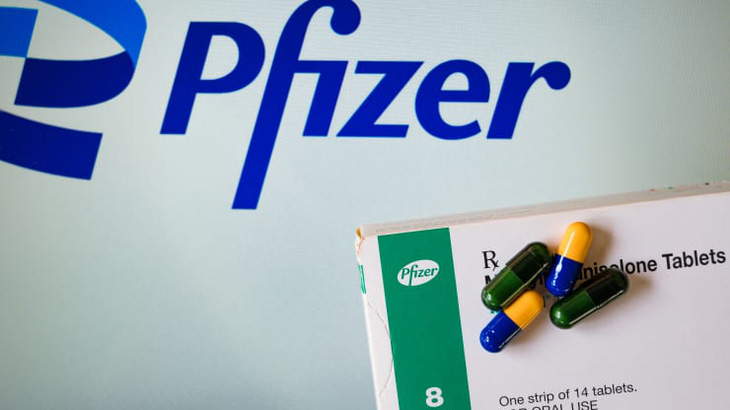 Pfizer cho phép sản xuất thuốc chống COVID-19 cho nước nghèo - Ảnh 1.