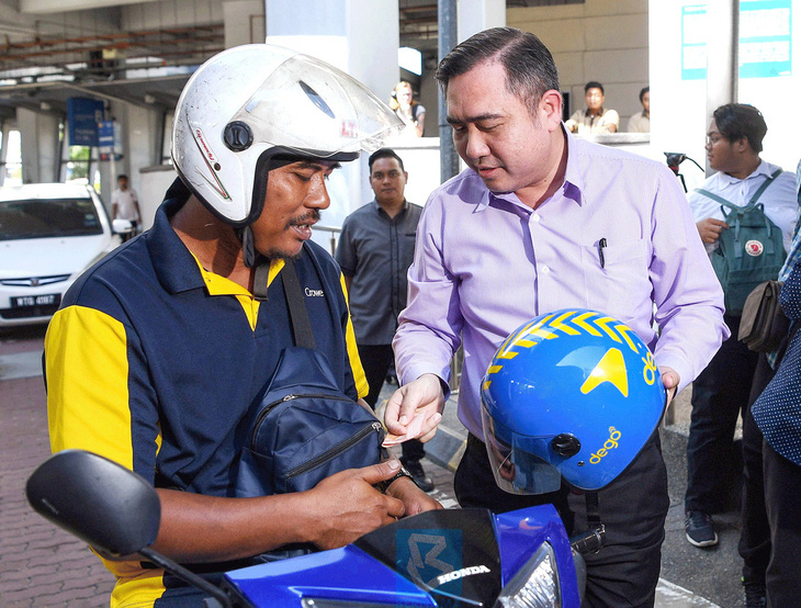 Malaysia không cho phép triển khai dịch vụ xe ôm công nghệ - Ảnh 1.