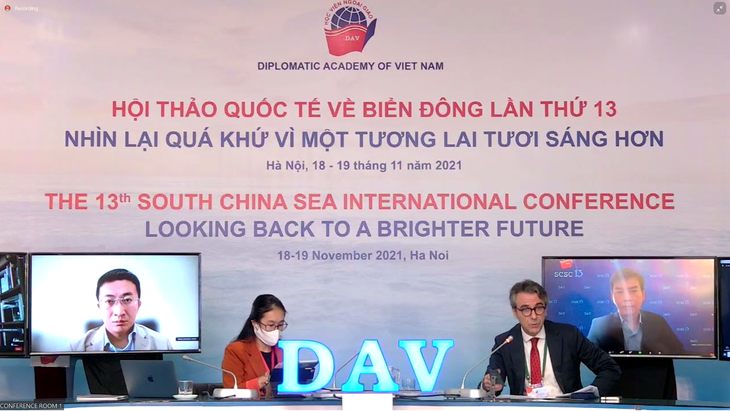 Hội thảo quốc tế về Biển Đông tại Việt Nam: Các chuyên gia đề xuất cách giảm căng thẳng - Ảnh 1.