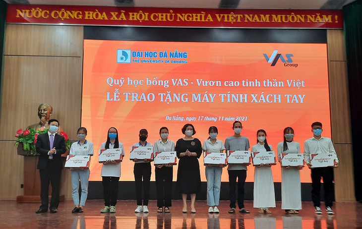 Quỹ Học bổng VAS trao tặng 170 máy tính cho sinh viên - Ảnh 1.