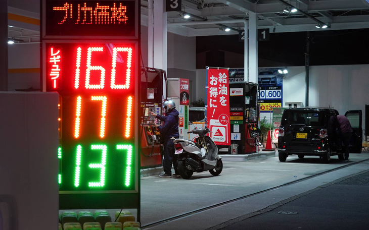 Nhật Bản cân nhắc mở kho dự trữ để hạ nhiệt giá dầu thô