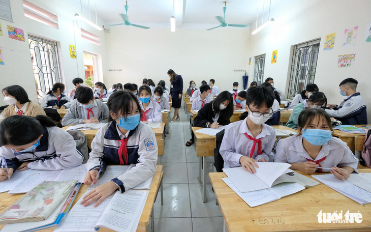 Hà Nội tiếp tục cho học sinh lớp 9 của 17 huyện, thị xã đến trường từ 22-11