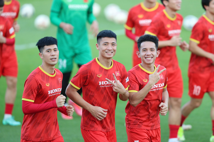 Tuyển Việt Nam khởi động nhẹ nhàng cho AFF Cup 2020 - Ảnh 4.