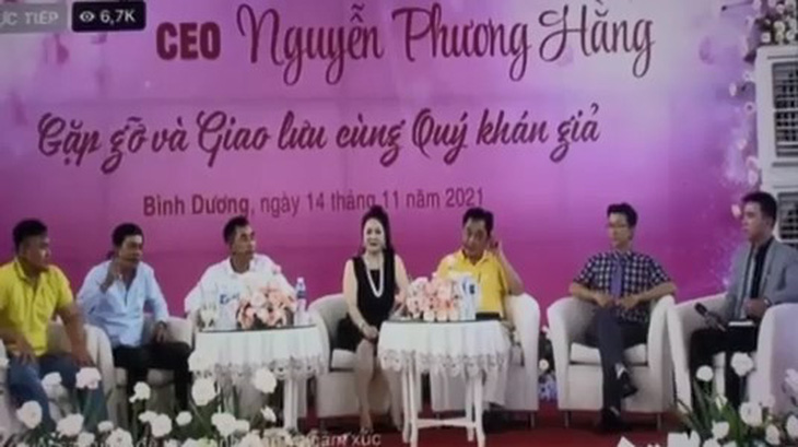 Ngày 26-11, thanh tra và công an làm việc với YouTuber trong livestream của bà Phương Hằng - Ảnh 1.