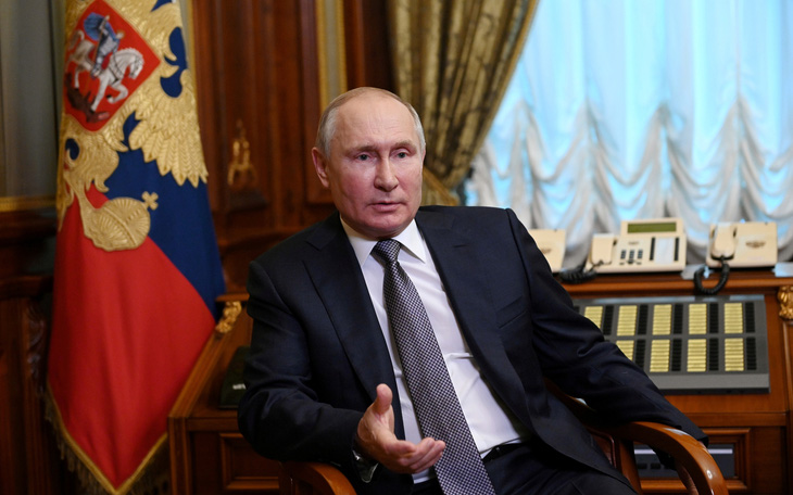 Ông Putin tiêm liều tăng cường với vắc xin Sputnik Light