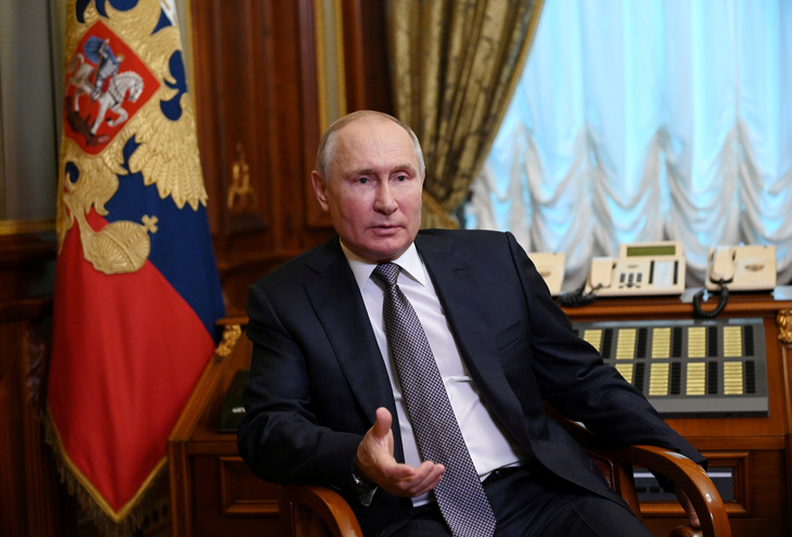 Ông Putin tiêm liều tăng cường với vắc xin Sputnik Light - Ảnh 1.