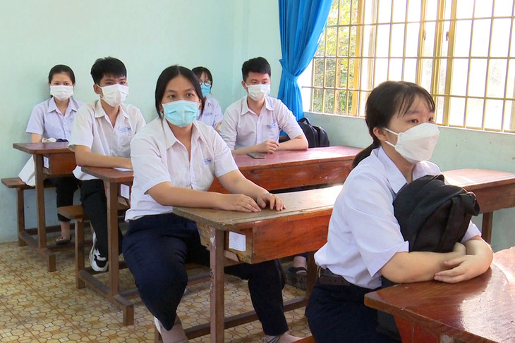 Học sinh Đồng Nai háo hức quay lại trường sau thời gian dài giãn cách - Ảnh 2.