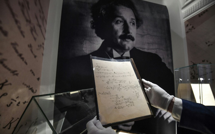 Bản thảo viết tay về Thuyết tương đối của Einstein được bán với giá 13 triệu USD
