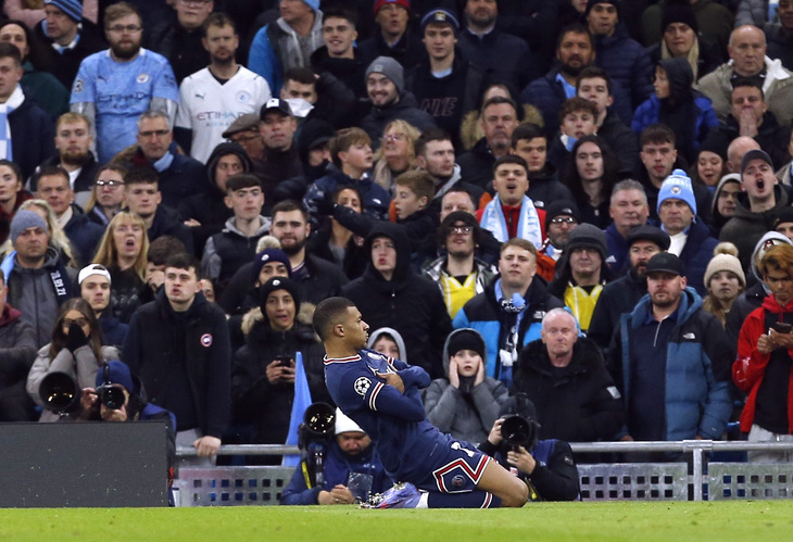 Neymar bỏ lỡ cơ hội khó tin, PSG thua ngược Man City - Ảnh 1.