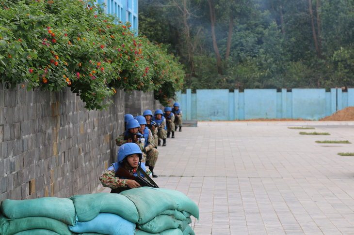 Chiến sĩ mũ nồi xanh huấn luyện trước khi lên đường tham gia gìn giữ hòa bình - Ảnh 1.