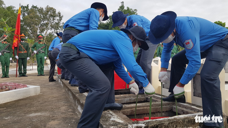 Lễ truy điệu và cải táng 54 hài cốt liệt sĩ quân tình nguyện Việt Nam hy sinh qua các thời kỳ - Ảnh 3.