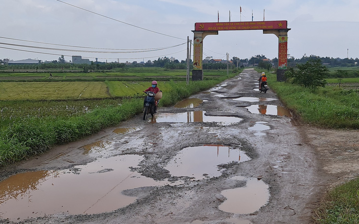 Mượn đường thi công cao tốc Đà Nẵng - Quảng Ngãi, đường nát mà không chịu sửa