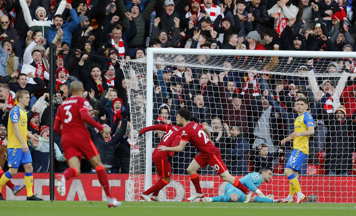 Đè bẹp Southampton, Liverpool gia tăng sức ép lên Chelsea - Ảnh 1.