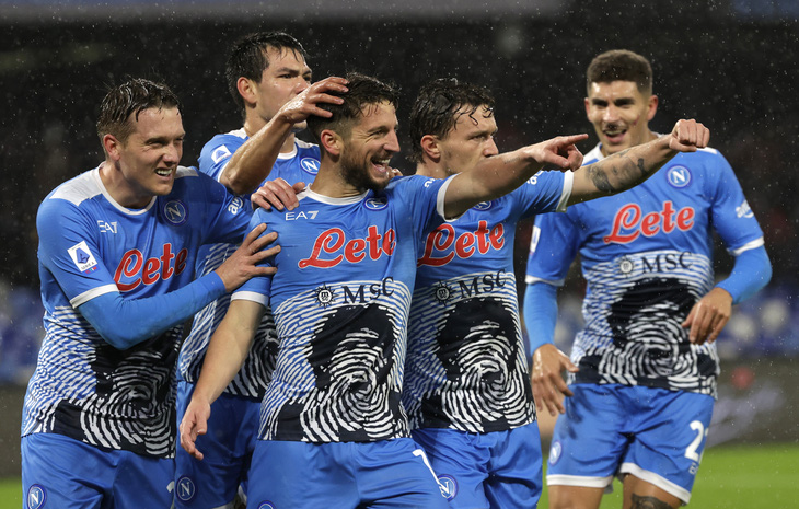 Nhấn chìm Lazio, Napoli xây chắc ngôi đầu bảng - Ảnh 1.