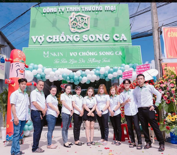 Huỳnh Thọ Hùng - Kim Cương khai trương công ty Vợ chồng song ca tại trụ sở mới - Ảnh 1.