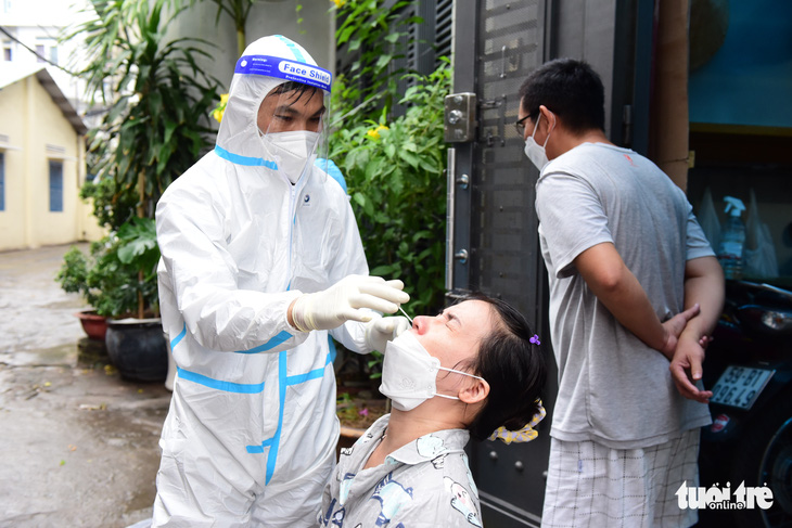 Tin sáng 1-12: Ca mắc, ca tử vong tăng, Bộ Y tế điều 14 bệnh viện chi viện TP.HCM và phía Nam - Ảnh 1.