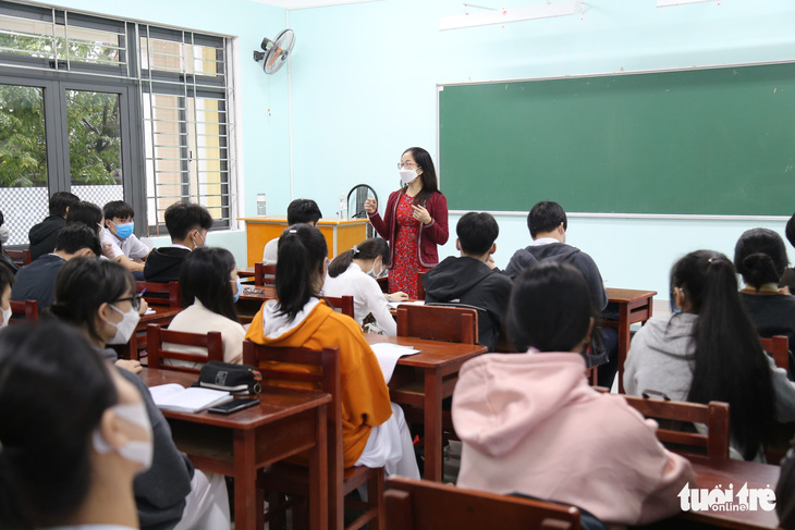 Đà Nẵng cho học sinh lớp 1, 8, 9 đi học trực tiếp từ ngày 6-12 - Ảnh 1.