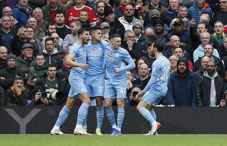 Solskjær bất lực, Man United thua trận derby kinh điển - Ảnh 1.