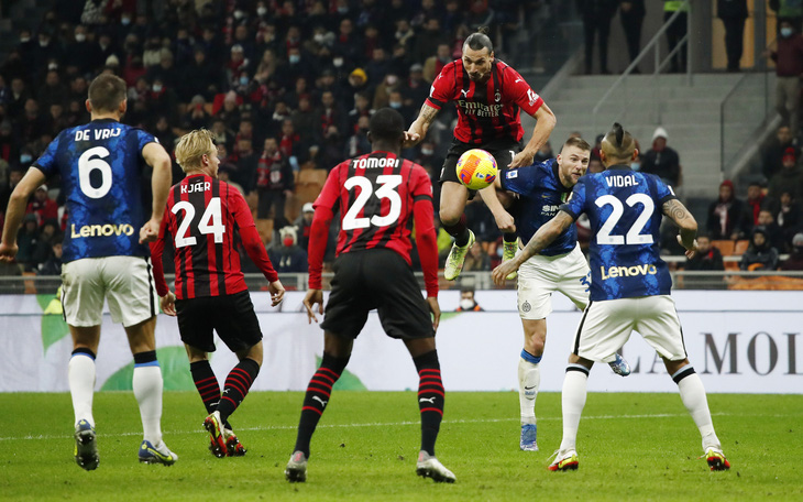 Bị Inter Milan cầm chân, AC Milan lỡ cơ hội đoạt ngôi đầu bảng