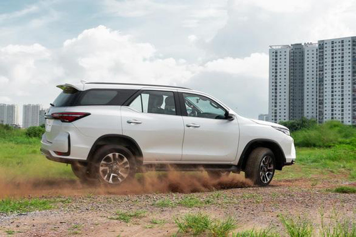 Toyota tung ưu đãi ‘khủng’ - Fortuner tiếp tục ‘hút sóng’ - Ảnh 4.