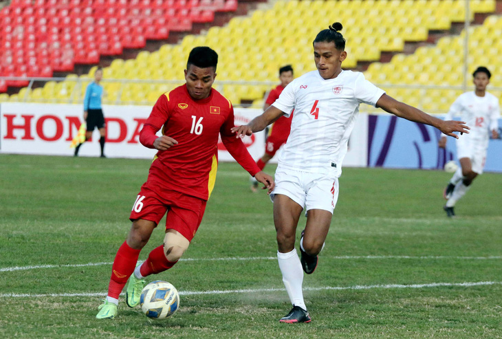Thừa Thiên Huế trao thưởng cho Hồ Thanh Minh vì ghi bàn vào lưới U23 Myanmar - Ảnh 1.