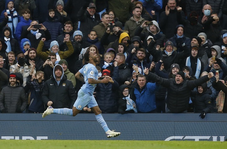 Man City xây chắc ngôi đầu bảng, Sterling ghi bàn thứ 100 - Ảnh 2.