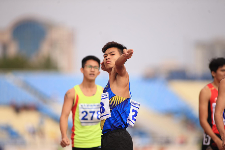 Phạm Thị Hồng Lệ phá kỷ lục quốc gia cự ly 10.000m - Ảnh 8.