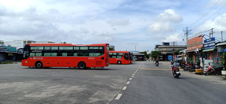 Chưa kịp chạy lại, xe khách liên tỉnh ở Bạc Liêu lại phải dừng - Ảnh 1.