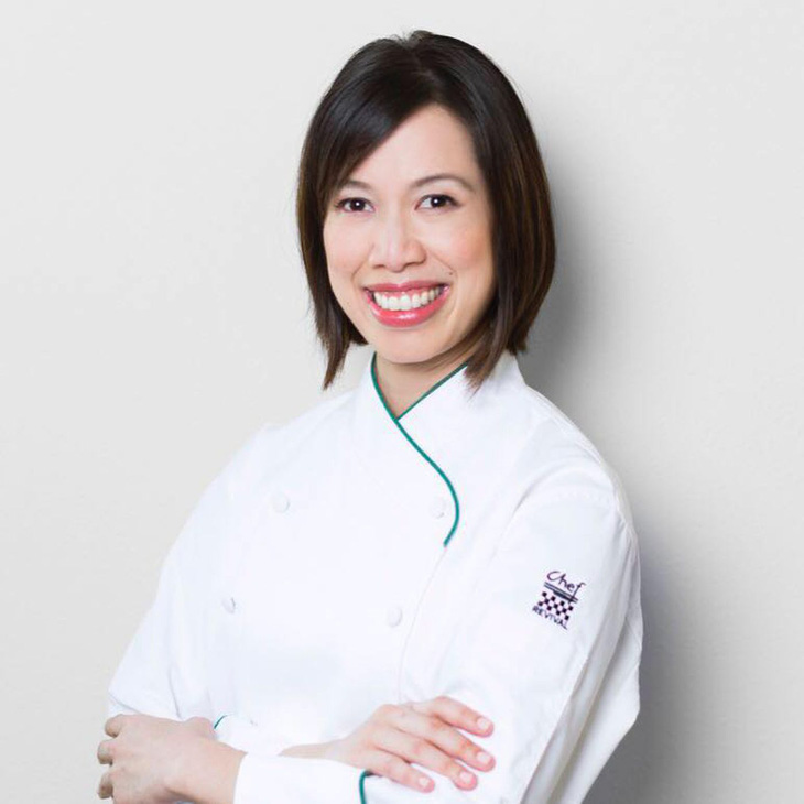 Siêu đầu bếp Christine Hà đăng clip ăn mừng Ngày của phở, kể chuyện món phở mẹ nấu - Ảnh 1.