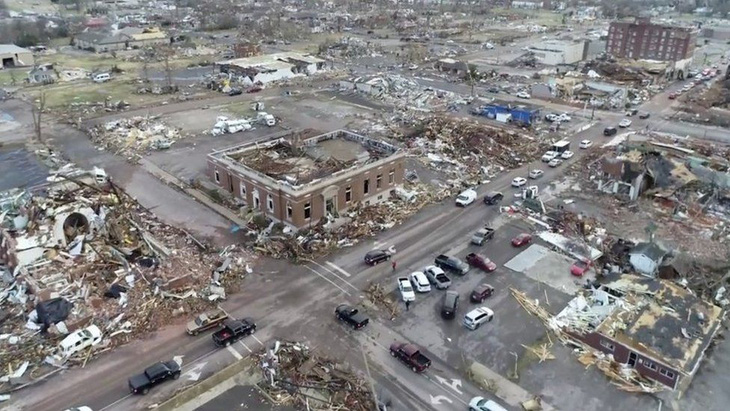 Sau lốc xoáy khủng khiếp ở Mỹ, vẫn còn 80 người mất tích - Ảnh 3.