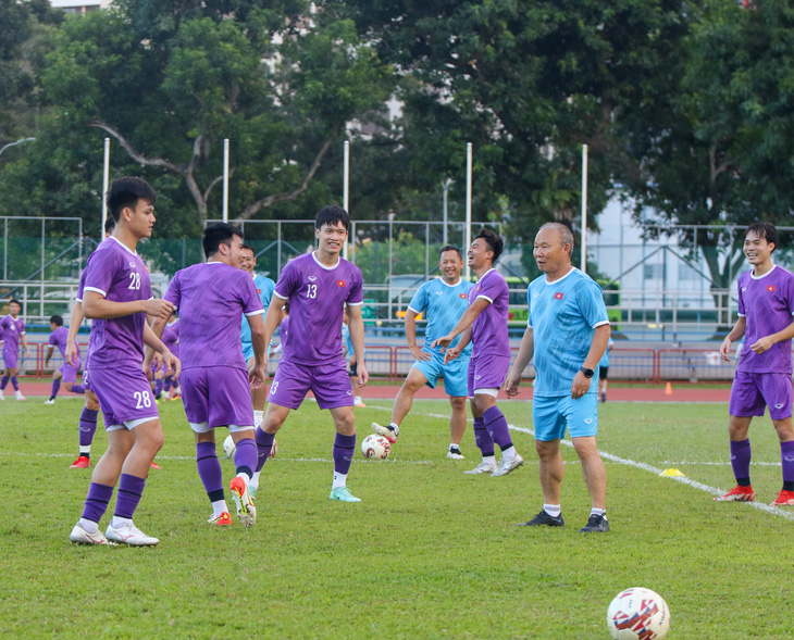 Ông Park yêu cầu các cầu thủ đề xuất cách chơi trước Indonesia - Ảnh 2.