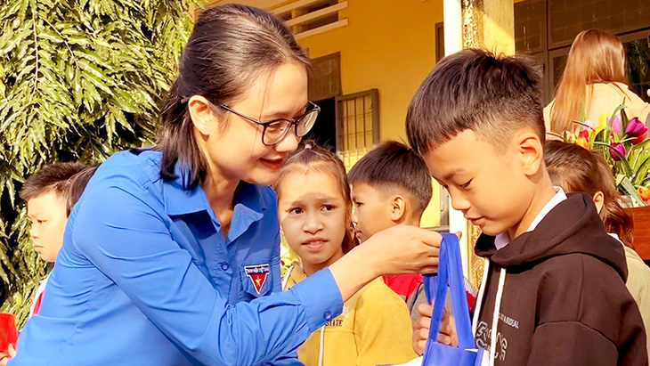 Càng khó càng phải chăm lo chu đáo - Ảnh 1.